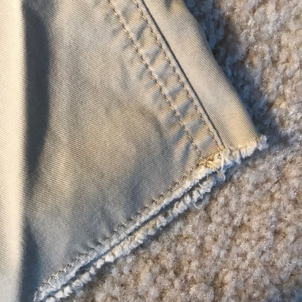 Gap Raw Edge Khaki Shorts - Picture 5 of 6